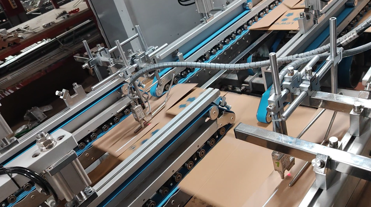دراسة الحالة: نظام رش الغراء البارد المثبت على خط لصق المجلدات Flexo